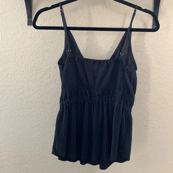 Abercrombie & Fitch Black Vneck tank top - Picture 5 of 7